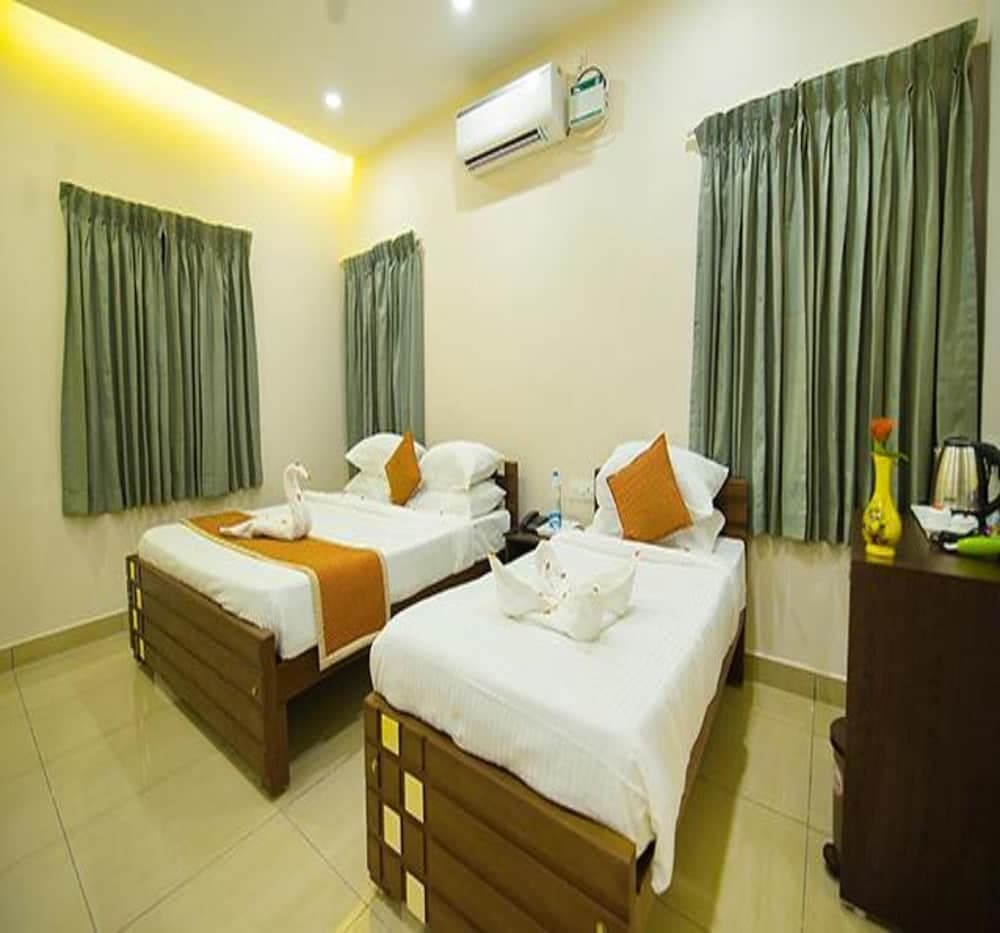 Fabhotel Chakkra Residency