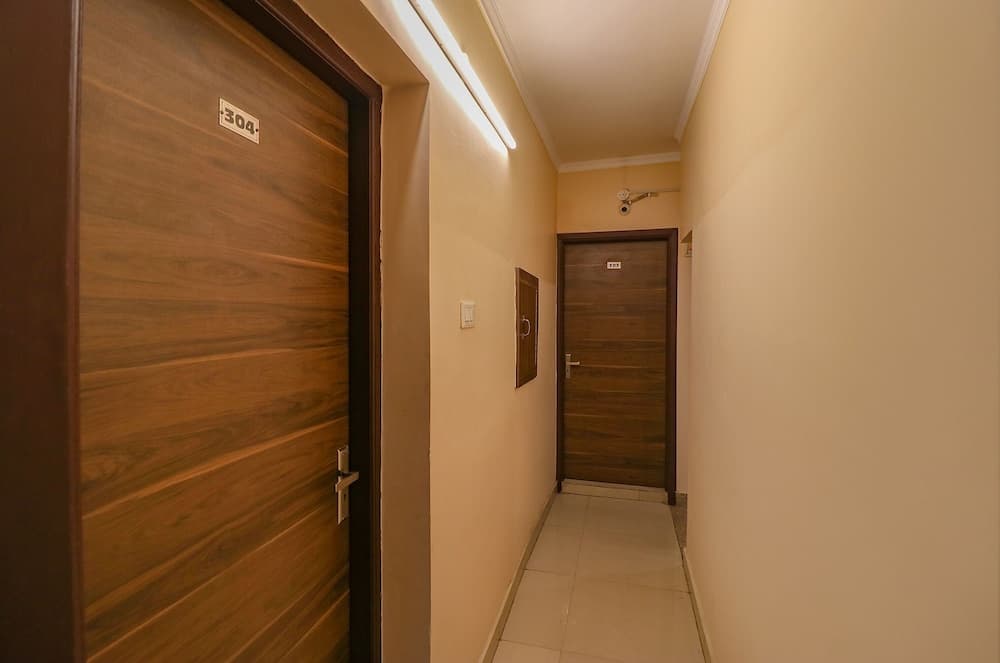 Fabhotel Golden Sunrise Inn