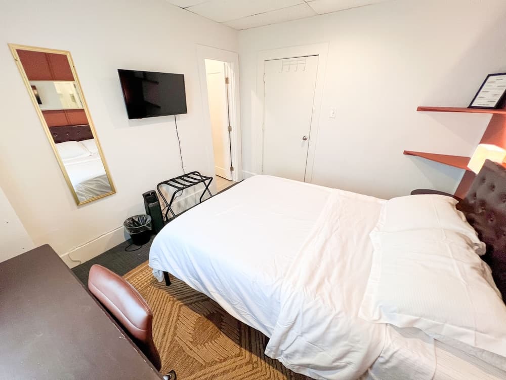 ITH Hermosa Beach Surf Hostel LAX