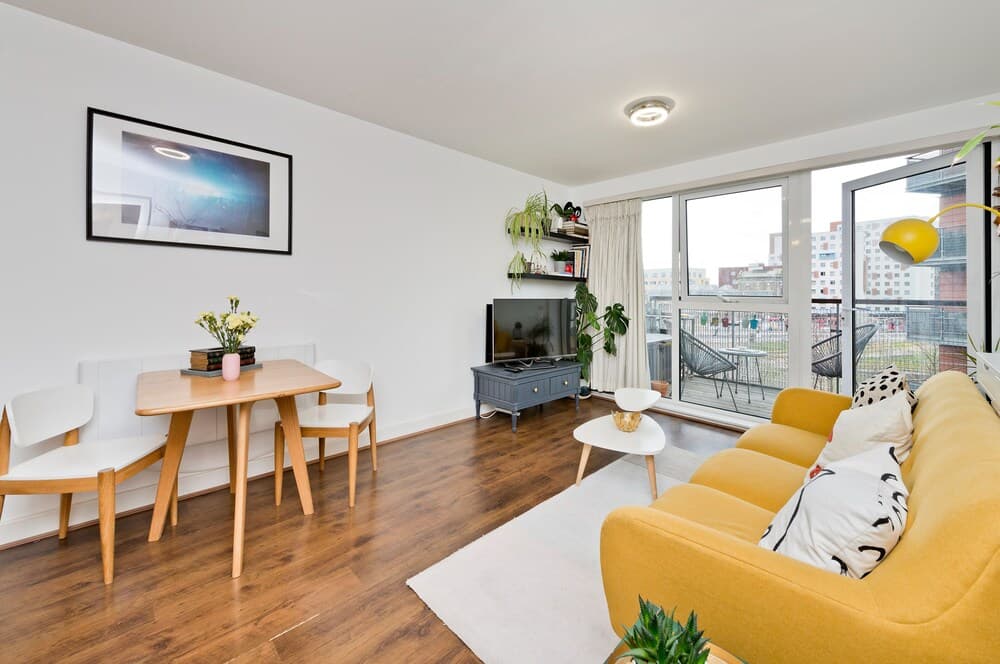 Bright Greenwich Flat Near Canary Wharf by Underthedoormat