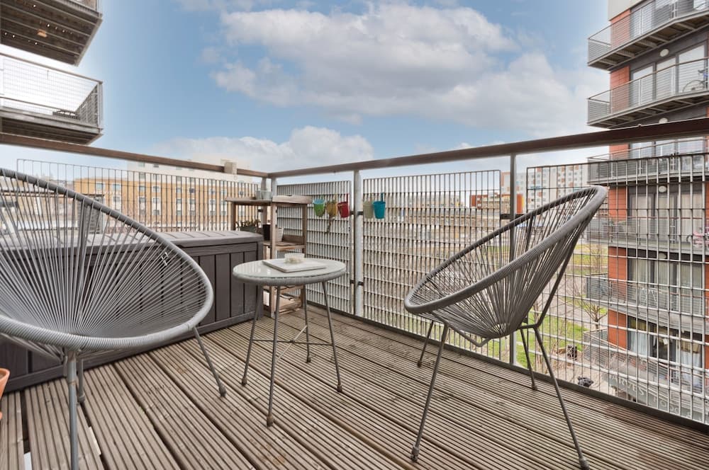 Bright Greenwich Flat Near Canary Wharf by Underthedoormat