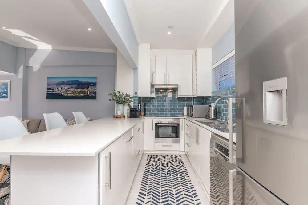 Stylish and Central 1 BD in Green Point