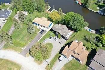 Waterfront Cottage 4 BD by GLOBALSTAY