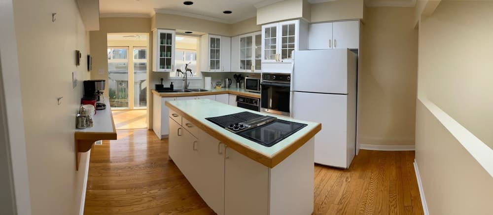 Waterfront Cottage 4 BD by GLOBALSTAY