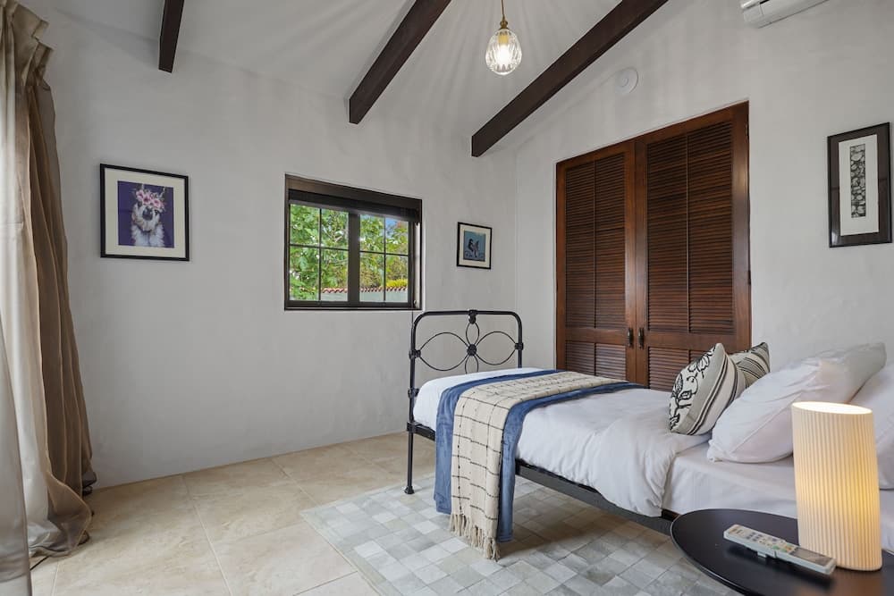 Magnificent Beachfront Mansion - Pool