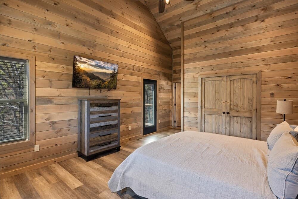 Over The Top 5 Bedroom Cabin by RedAwning