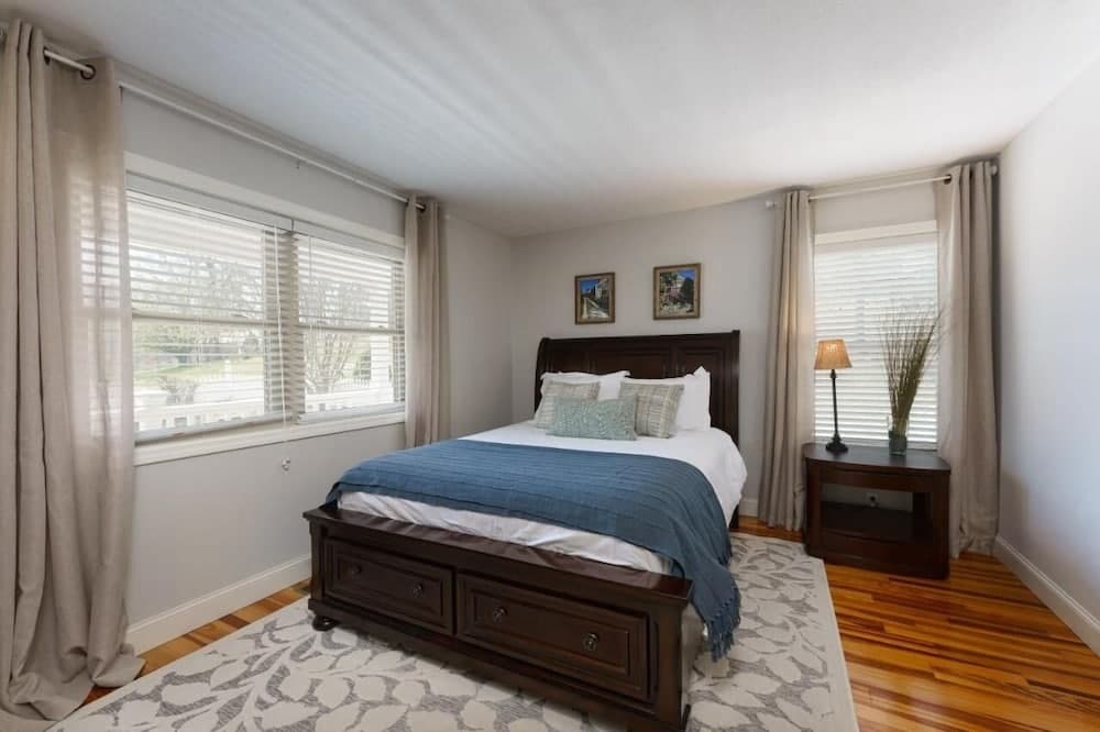 Waterfront Vista 3 Bedroom Chalet by Redawning