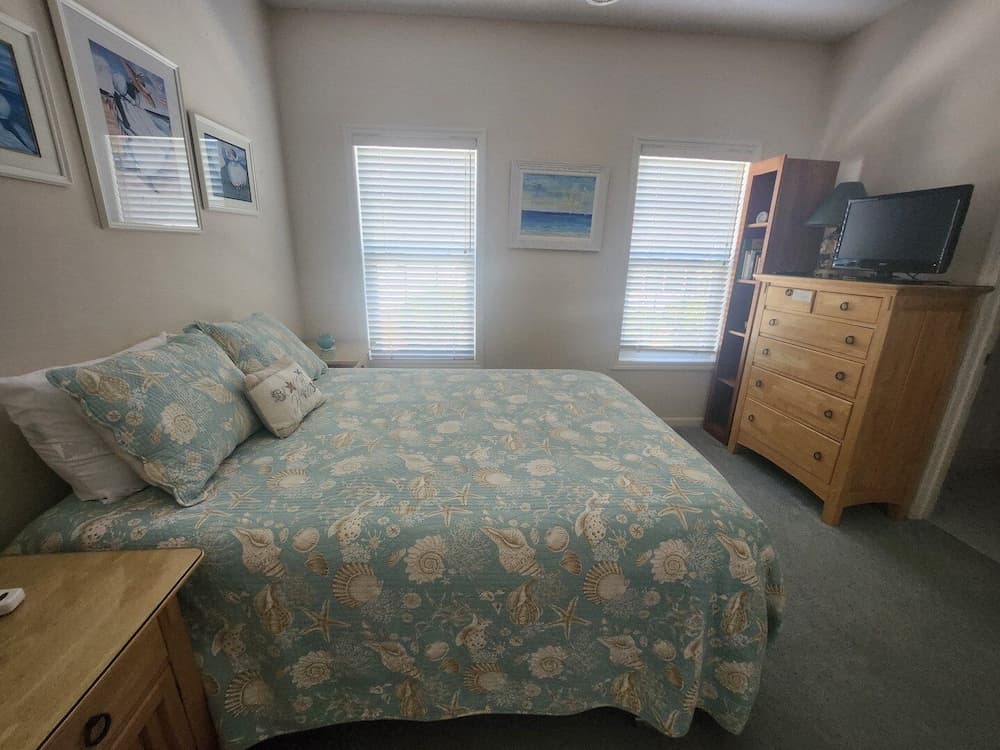 324 Lakeside 3 Bedroom Home by RedAwning