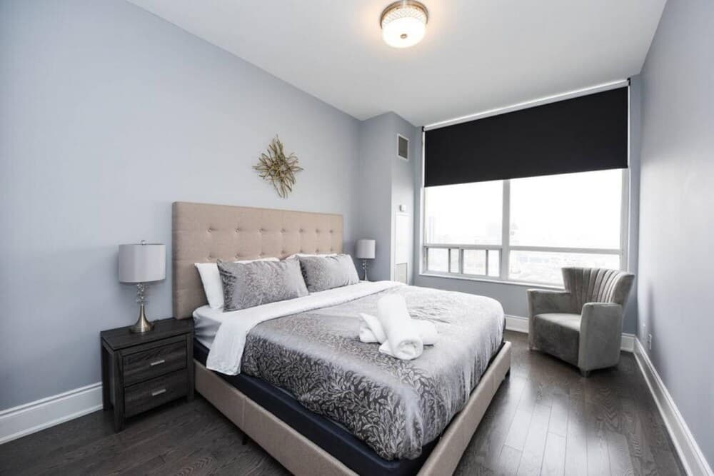 Ornate Penthouse Near Square One Mall