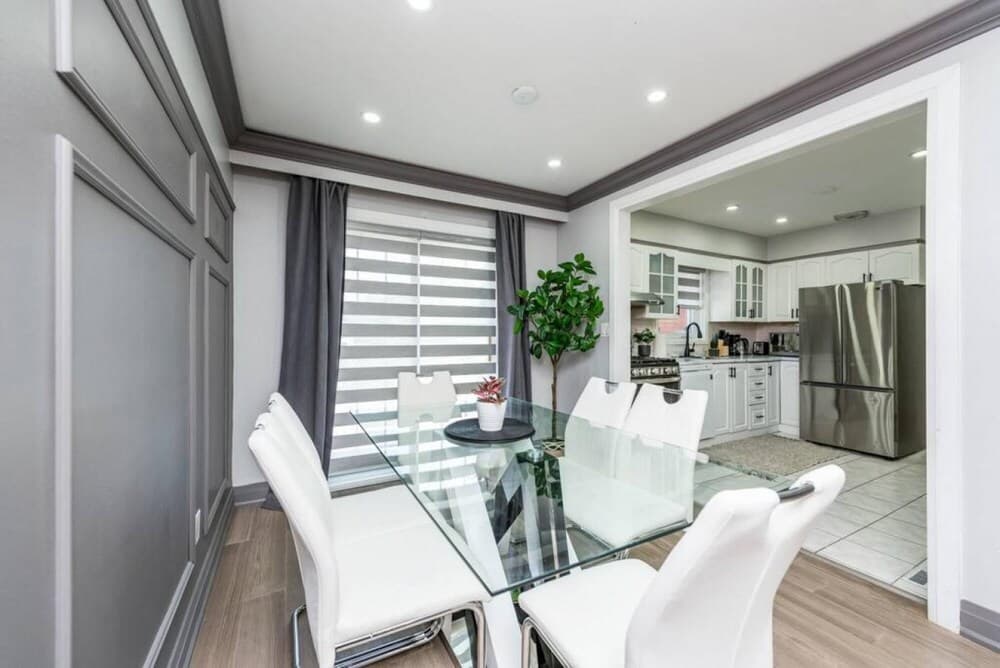 Exquisite 6 Bedroom 3 Bath House With Parking