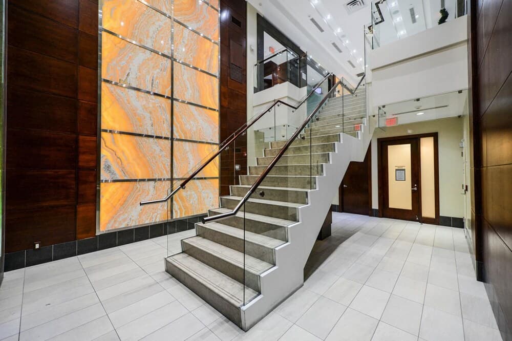 Royal 2 Bedroom Penthouse Near Square One Mall