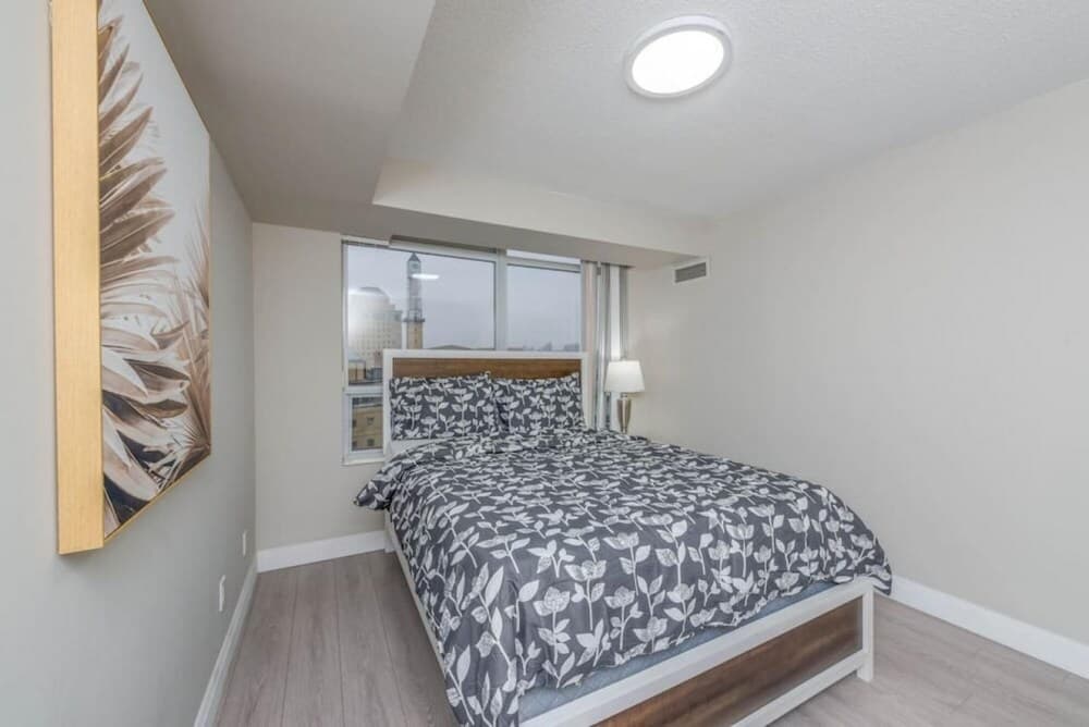 Amazeballs 3 Bedroom Near Square One Mall