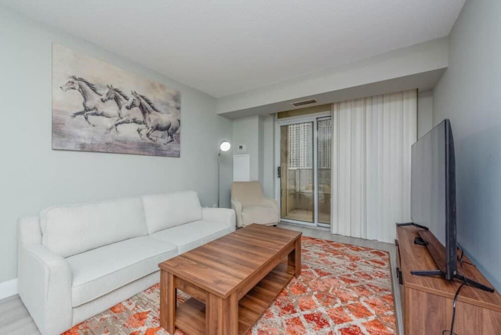 Amazeballs 3 Bedroom Near Square One Mall