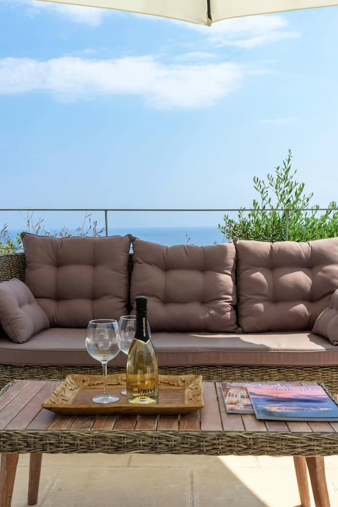 Villa Adria - Piscina Privata con Terrazza Vista Mare Circondata da Uliveti