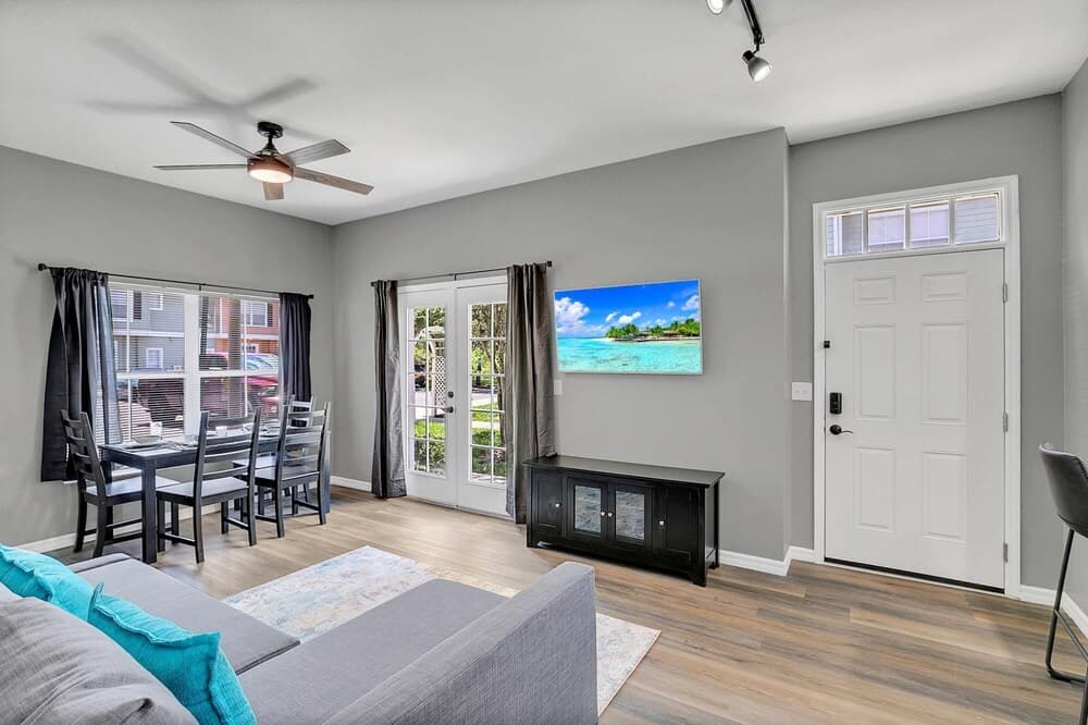 4BR Home- Near Disney w Resort Pool and Hot Tub