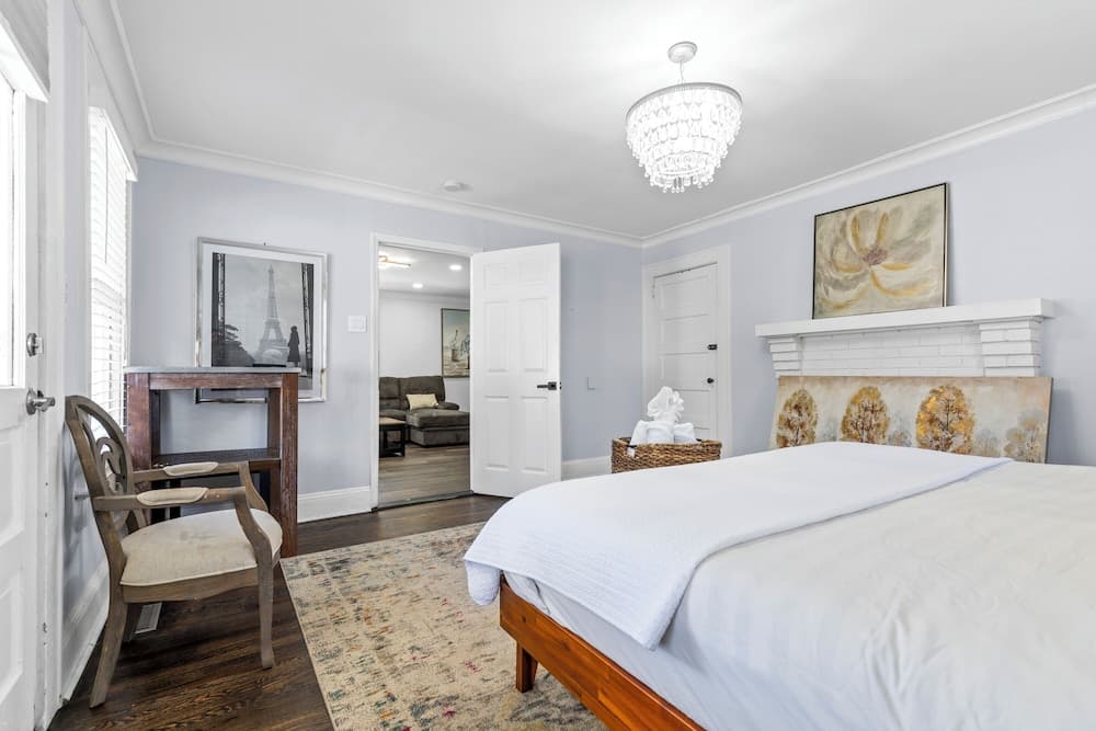 Bright and Modern Close to Everything