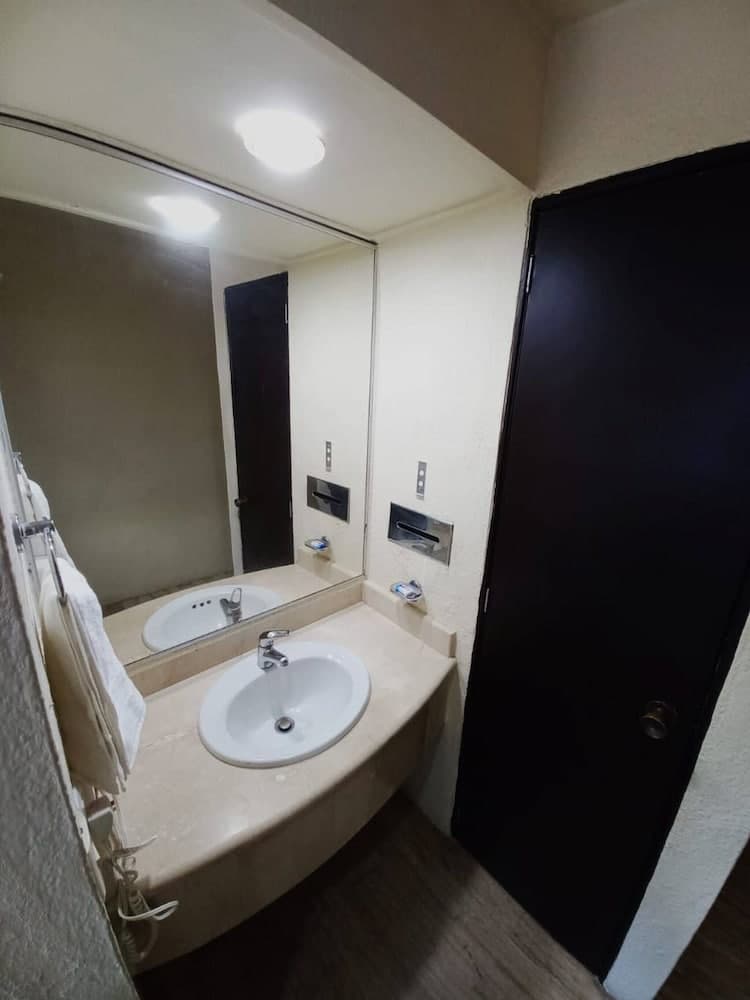 Room in Guest Room - Studio 502 Inside Cancun Resort