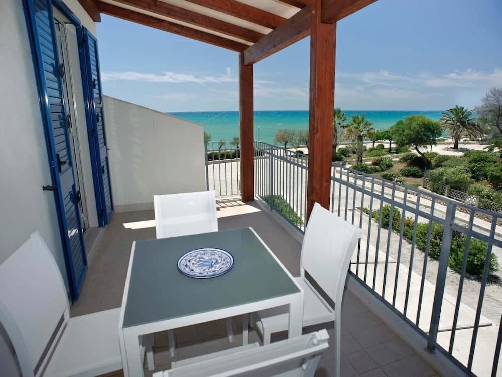 Dolce Mare 6 - Second Floor - Sea Front Large Balcony - Free Wifi and Garage