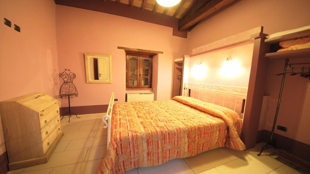 Spoleto-poolside-slps 20, Gardens, Pool, Jaccuzzi - a Fairy Tale Setting