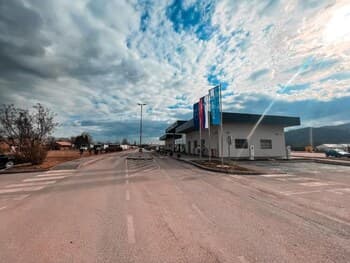 Mad House Apartment 2, Terme Catez