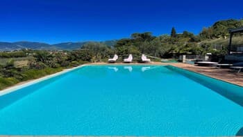 Fabulous Spoleto-poolside-sleeps-20pool, Jacuzzi, Gardens