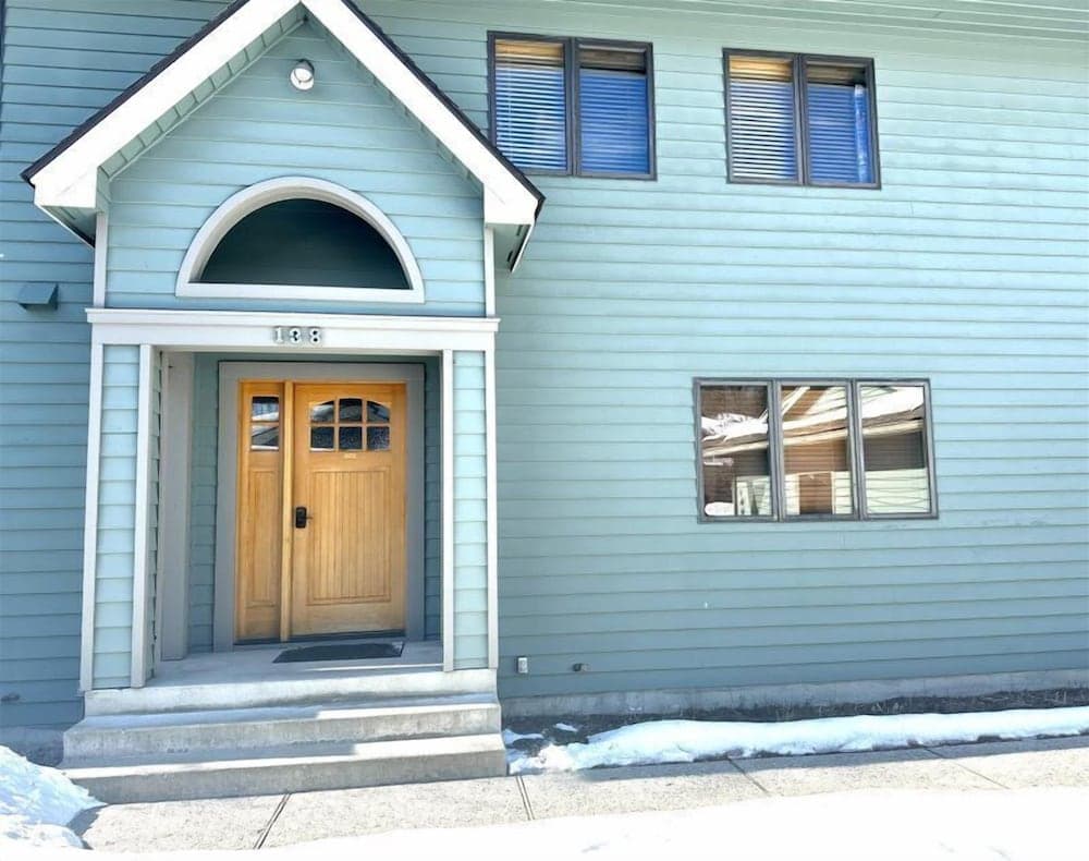 Mh138 Mountain Harbor Holiday Roost