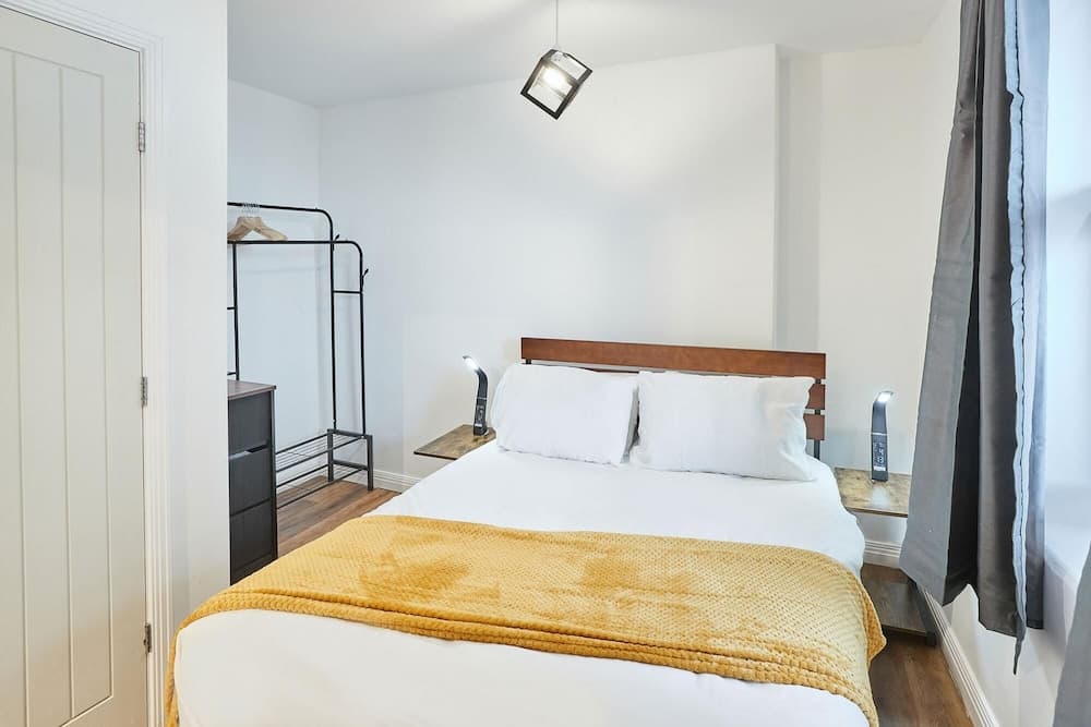 Host Stay Mander Retreat