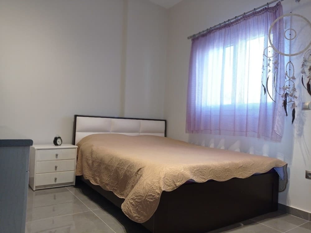 Brand new apt in Anavisos with sea view