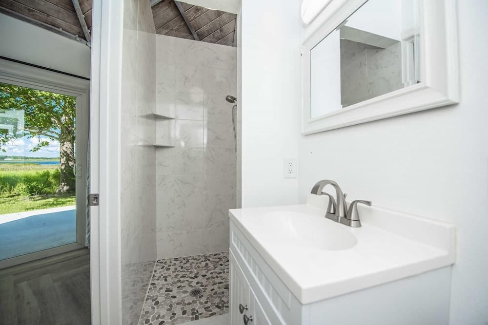 Room 04 - Lake Sumner