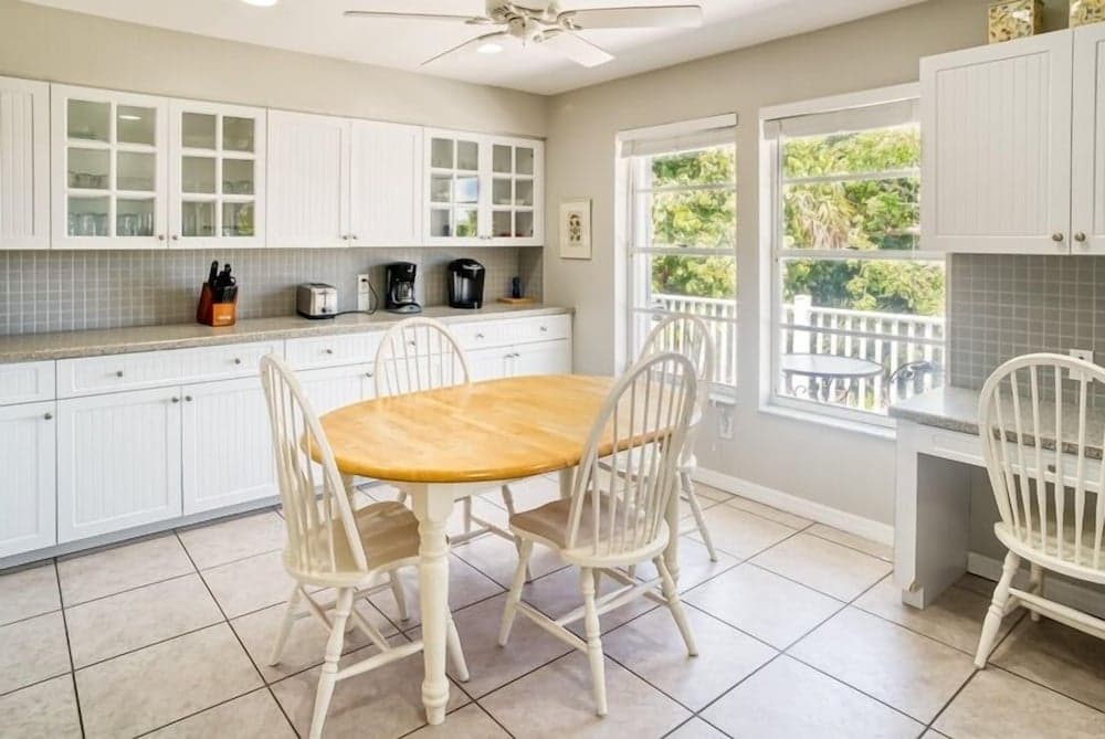 Baywatch Casa 3 Bedroom Home by RedAwning