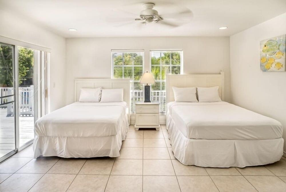 Baywatch Casa 3 Bedroom Home by RedAwning