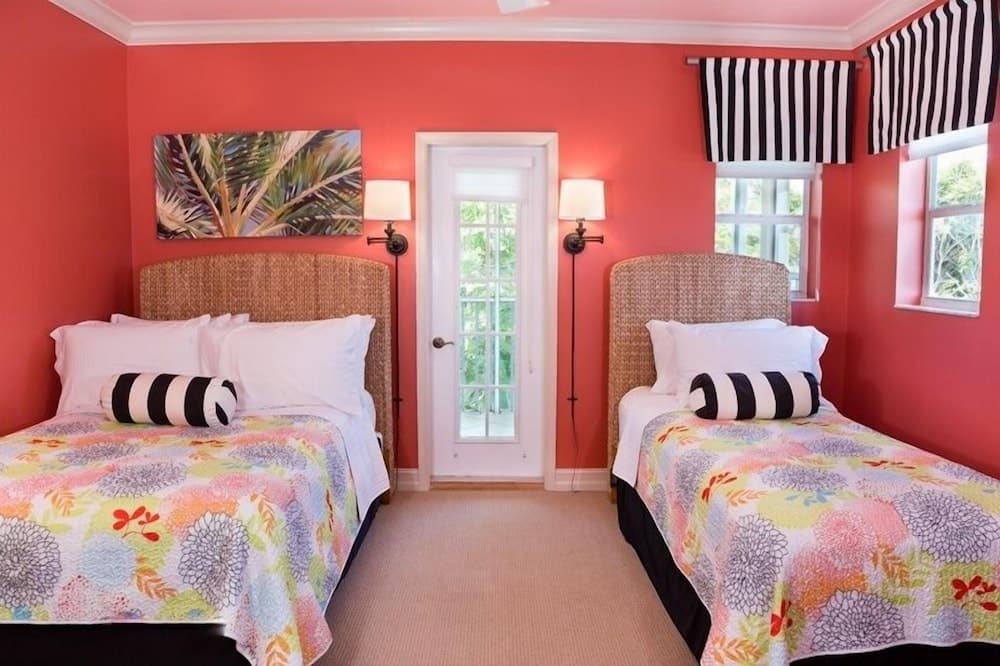 Donax 3 Bedroom Condo by RedAwning