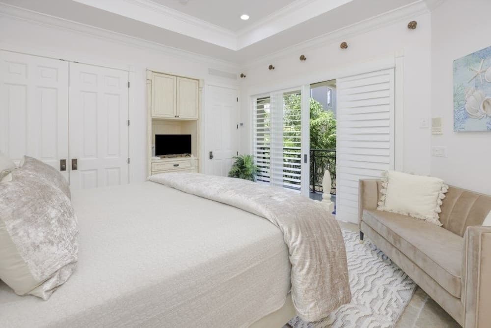 Il Paradiso Perduto 7 Bedroom Home by RedAwning