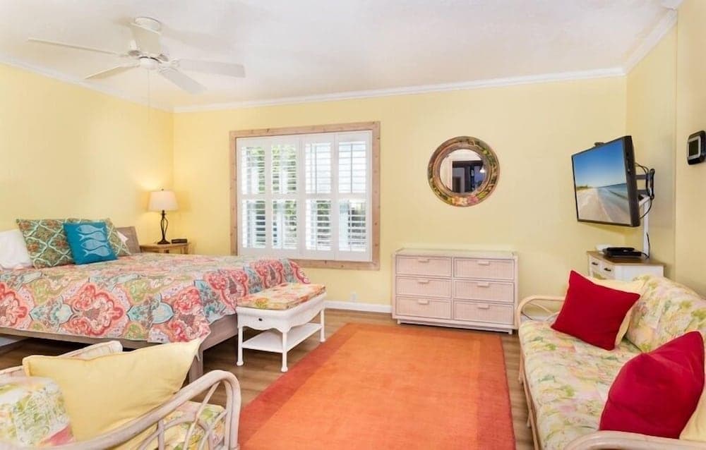 Baybarlyn 4 Bedroom Home by RedAwning