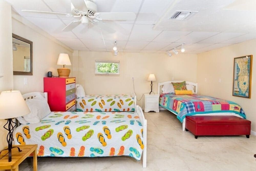 Baybarlyn 4 Bedroom Home by RedAwning