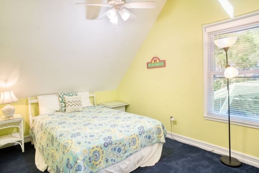 Lollipop 3 Bedroom Home by RedAwning