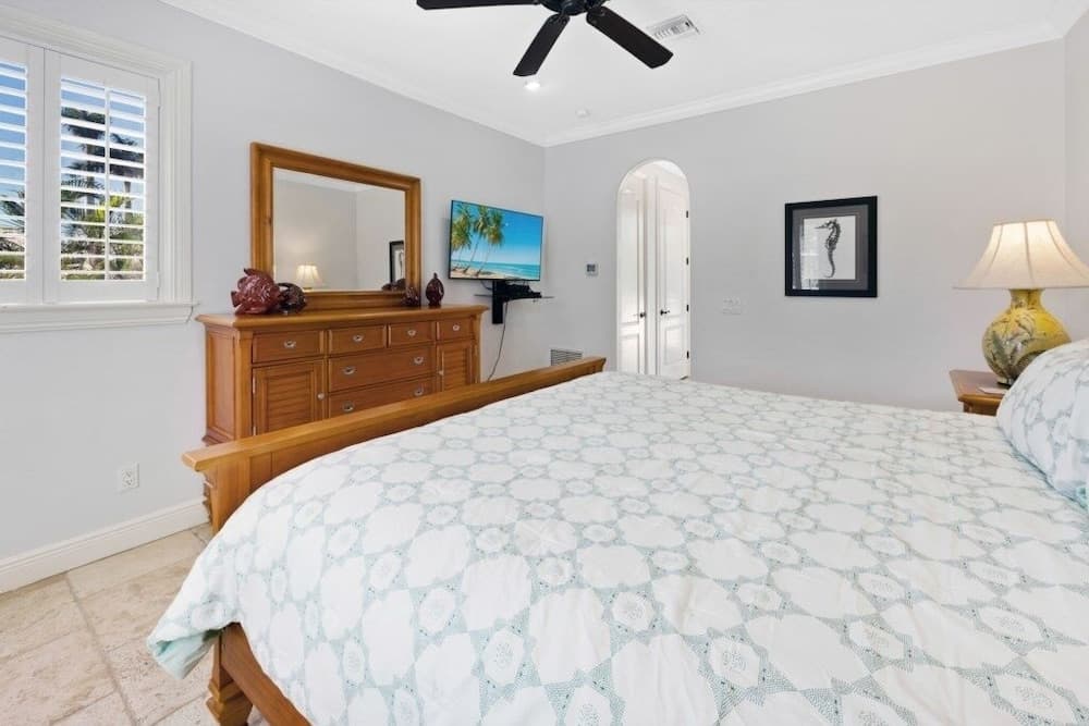 Villa Del Mar 5 Bedroom Home by RedAwning