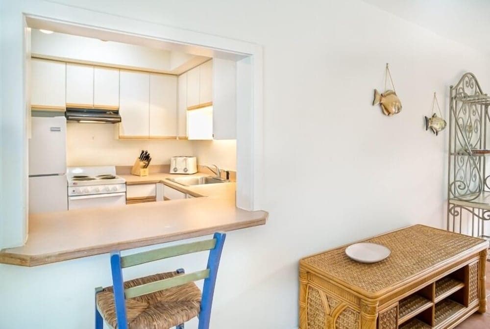 Baywatch Cottage 2 Bedroom Home by RedAwning