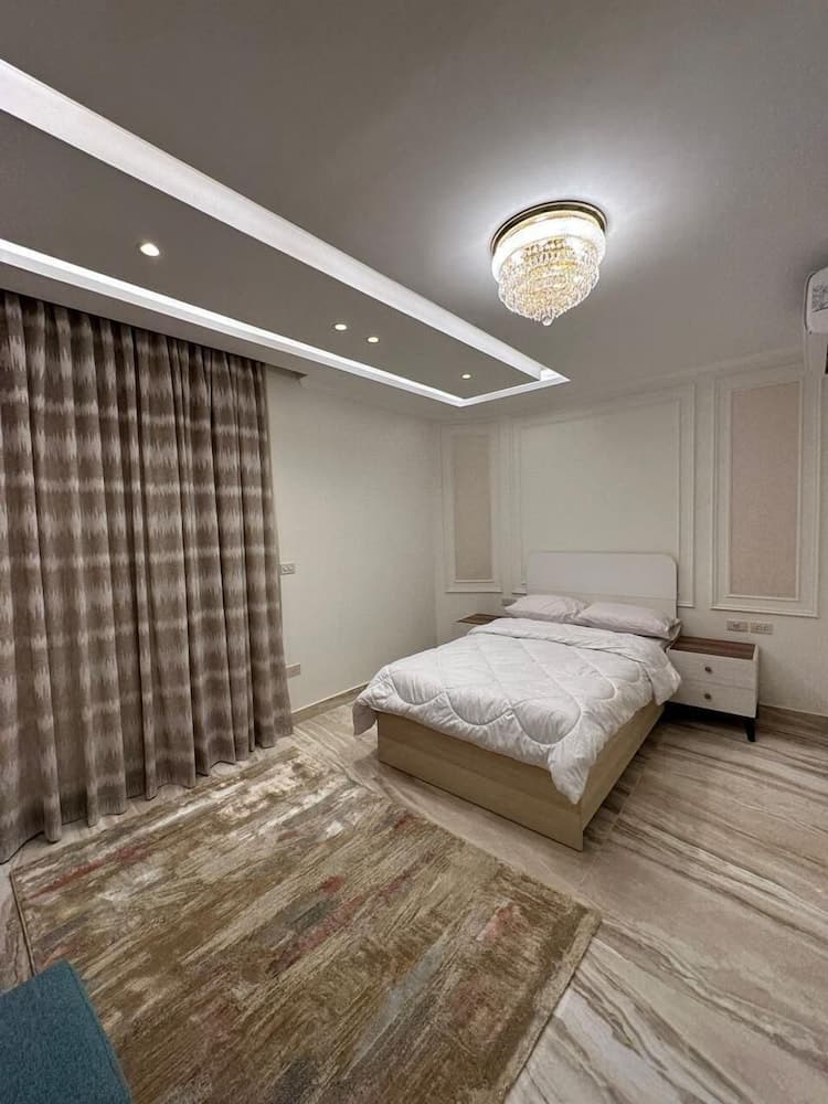 Beverly hills standalone villa with pool