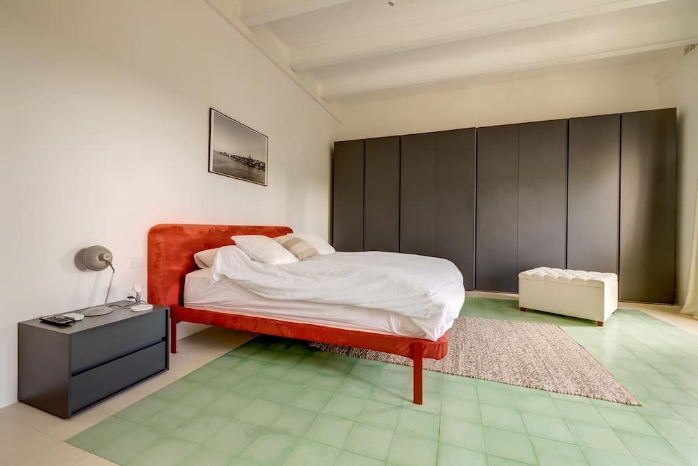 Stylish Apartment Steps From the Capital