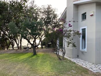 Secluded Seaside Villa w Garden Sea-sunset View