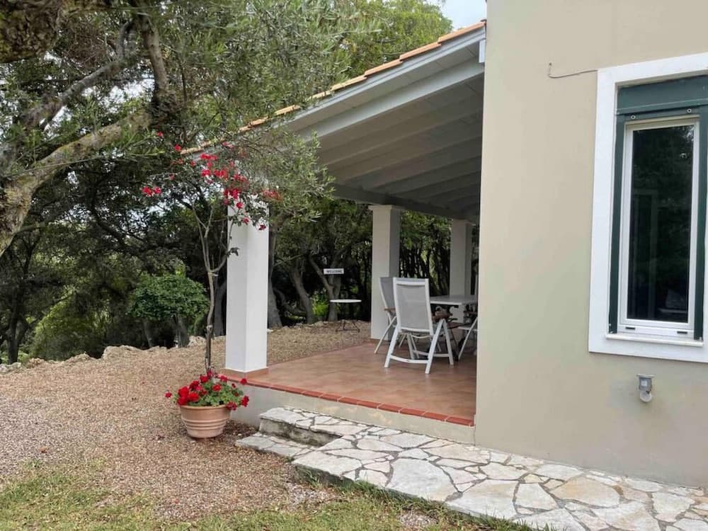 Secluded Seaside Villa w Garden Sea-sunset View