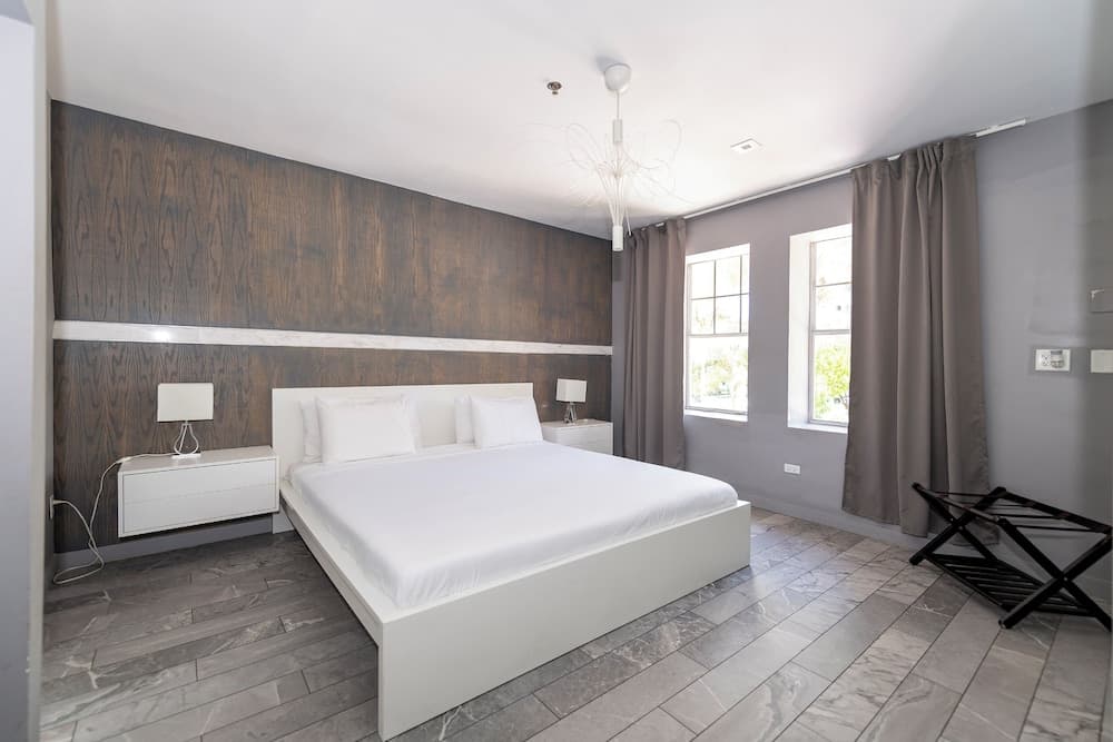 Apartments at 100 Collins