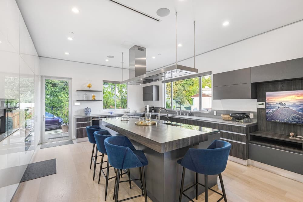 Sunset Heights - Elegant Modern Villa With Beautiful Views in the Hills