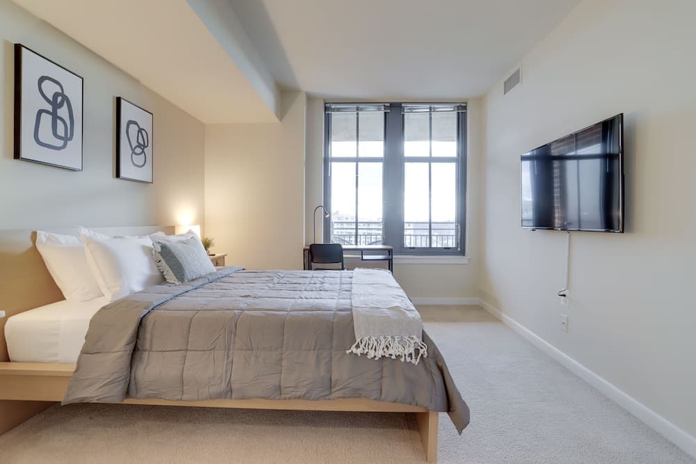 Fantastic 2BR Condo at Pentagon City