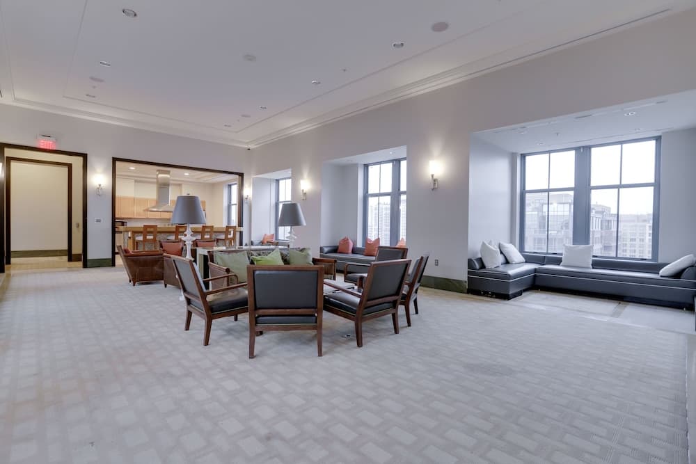 Fantastic 2BR Condo at Pentagon City