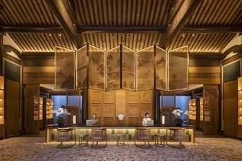 Yihe lake shore Hotspring