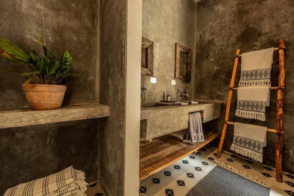 Beautifully Designed 3-br Escape Close to Downtown