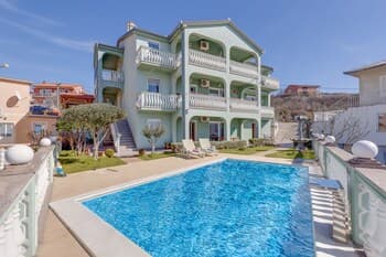 Seaview Pool Suite Panorama 2