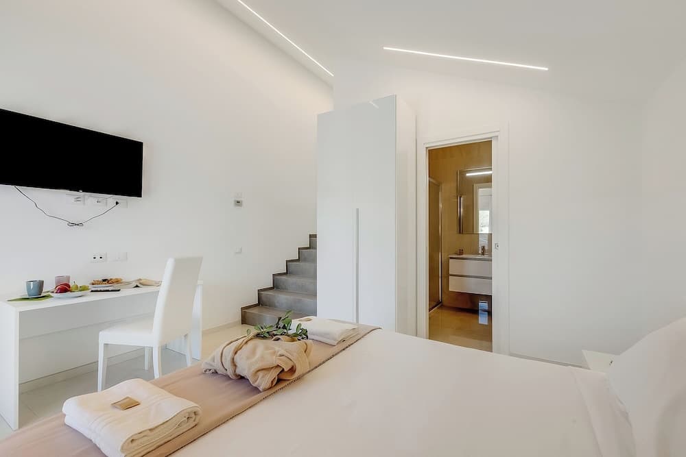 Villa Chimera White With Panoramic Pool